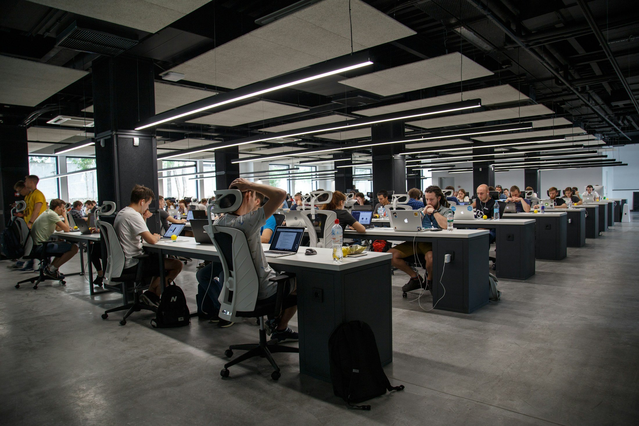 Operations cycle — Team collaboration in a modern workplace